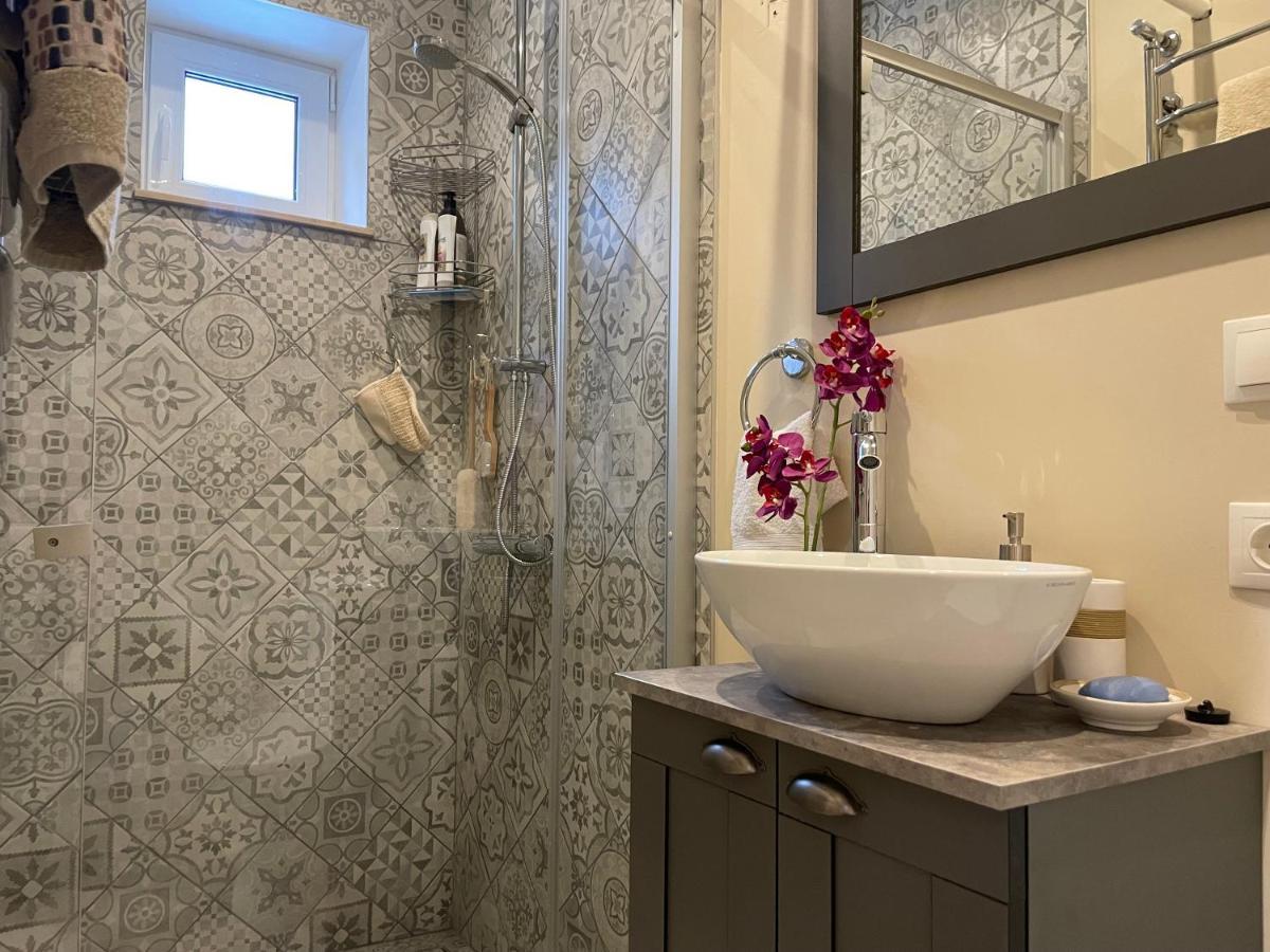 Pristine 1Br Apt In City Center W/ Patio And Parking Riga Ngoại thất bức ảnh